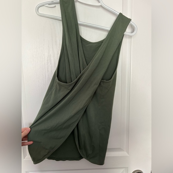 Aritzia Open/Criss Cross Back - Picture 3 of 3